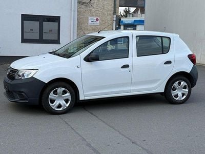 Weiß Gebraucht 2017 Dacia Sandero Essentiel Limousine | 5.899 € (Fairer Preis)