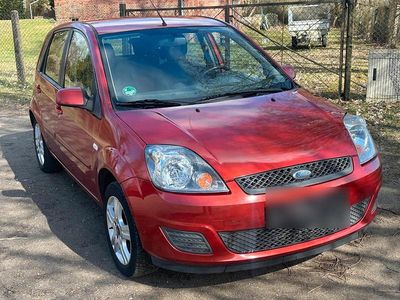 Gebraucht Ford Fiesta 80 PS (58 kW) 2008 Rot Kleinwagen