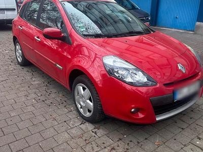 Rot Gebraucht 2010 Renault Clio III Kombi | 2.550 € (Fairer Preis)