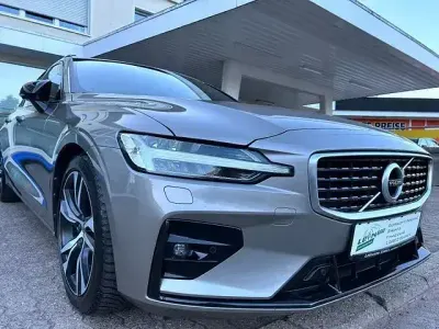 Gebraucht Volvo V60 R-Design 190 PS (139 kW) 2019 Grau Kombi