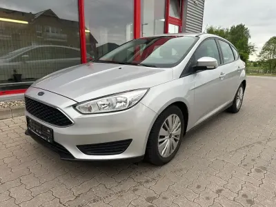 Używany Ford Focus Trend 125 KM (91 kW) 2015 Srebrny Sedan/Limuzyna