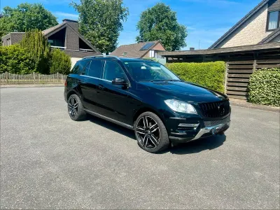 Gebraucht Mercedes ML250 204 PS (150 kW) 2013 Schwarz SUV