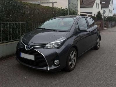 Gebraucht Toyota Yaris Hybrid Edition-S 75 PS (55 kW) 2016 Grau Limousine