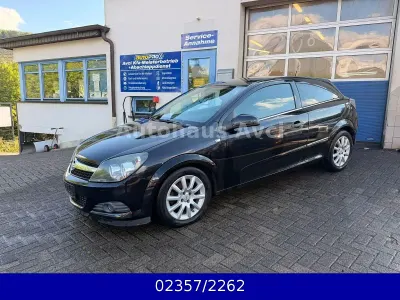 Gebraucht Opel Astra GTC Selection 90 PS (66 kW) 2009 Schwarz Limousine