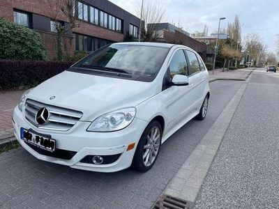 Gebraucht Mercedes B200 136 PS (100 kW) 2011 Weiß Van / Kleinbus
