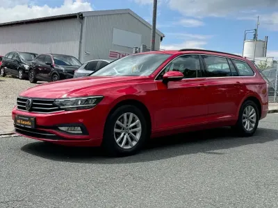 Gebraucht VW Passat 122 PS (89 kW) 2022 Rot Kombi