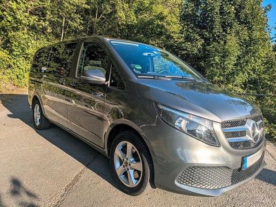 Mercedes V220