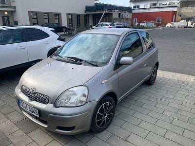 Gebraucht Toyota Yaris Sol 65 PS (47 kW) 2004 Silber Limousine
