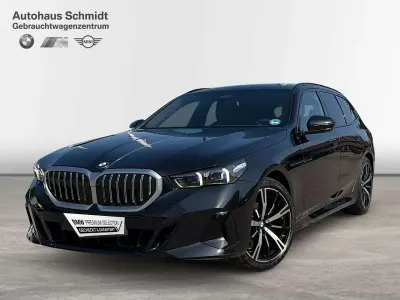Gebraucht BMW 520 M Sport 190 PS (139 kW) 2025 Saphirschwarz Kombi