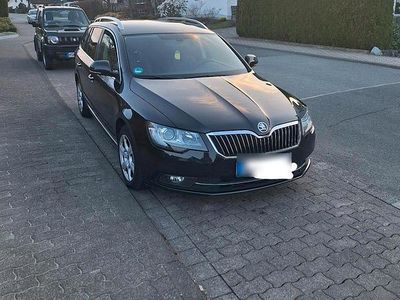 Używany Skoda Superb 170 KM (125 kW) 2014 Czarny Kombi