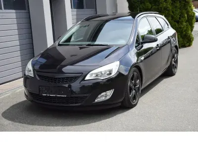 Używany Opel Astra Sport 2011 Czarny Kombi