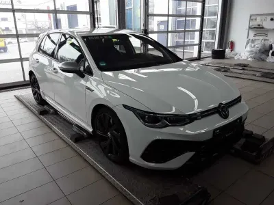 Gebraucht VW Golf VIII R 333 PS (244 kW) 2023 Weiß Limousine