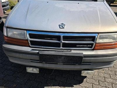 Grau Gebraucht 1993 Chrysler Grand Voyager Van / Kleinbus | 2.500 €
