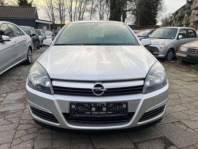 Silber Gebraucht 2005 Opel Astra Edition Limousine | 3.999 € (Etwas zu teuer)