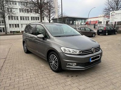 Grau Gebraucht 2016 VW Touran Comfortline Van / Kleinbus | 17.490 € (Etwas zu teuer)