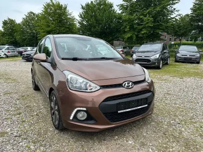 Gebraucht Hyundai i10 YES! 87 PS (63 kW) 2015 Braun Kleinwagen