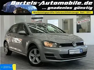 Gebraucht VW Golf VII Comfortline 105 PS (77 kW) 2014 Tungsten silver metallic Limousine