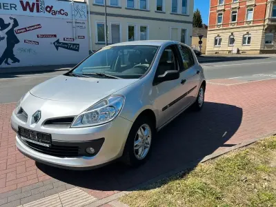 Usata Renault Clio III Expression 75 CV (55 kW) 2005 Grigio Berlina