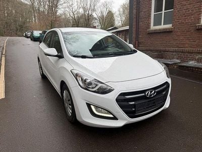 Gebraucht Hyundai i30 Pure 100 PS (73 kW) 2017 Weiß Limousine