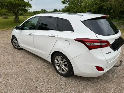 Usado Hyundai i30 Style 135 CV (99 kW) 2014 Blanco Familiar