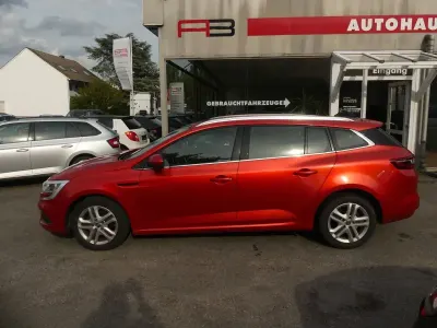 Gebraucht Renault Mégane Experience 132 PS (97 kW) 2016 Rot Limousine