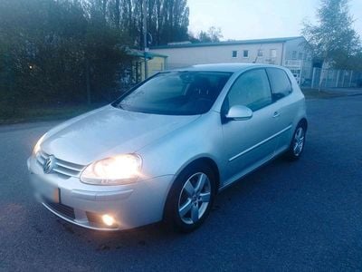Second-hand VW Golf V 102 CP (75 kW) 2007 Argintiu Hatchback