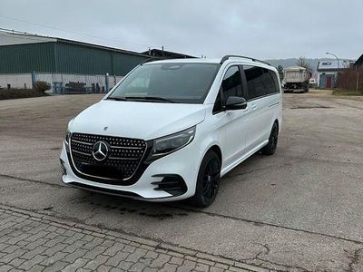 Weiß Gebraucht 2024 Mercedes V300 Van / Kleinbus | 81.100 € (Teuer)