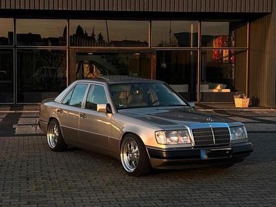 Usata Mercedes E230 136 CV (100 kW) 1991 Argento Berlina