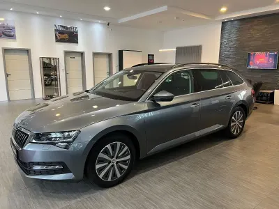 Gebraucht Skoda Superb 150 PS (110 kW) 2022 Grau Kombi