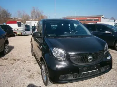 Usata Smart ForFour Basis 71 CV (52 kW) 2015 Nero Utilitaria