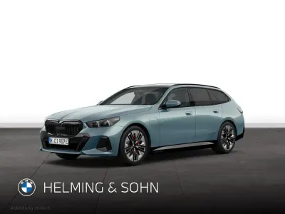 Gebraucht BMW 550e 489 PS (359 kW) 2025 Grün Kombi
