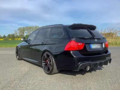 Gebraucht BMW 330 Performance 326 PS (239 kW) 2012 Schwarz Kombi