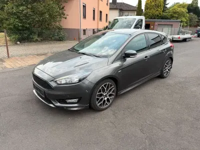 Gebraucht Ford Focus ST-Line 140 PS (102 kW) 2018 Grau Limousine