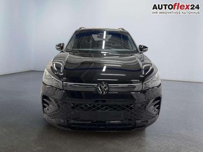 Neu VW Tiguan R-line Edition 193 PS (141 kW) 2025 0e  grenadilla black SUV
