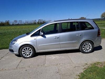Usata Opel Zafira 140 CV (102 kW) 2005 Argento Monovolume