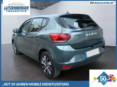 Neu Dacia Sandero Expression 101 PS (74 kW) 2025 Zedergrün Kleinwagen
