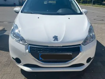 Gebraucht Peugeot 208 Active 82 PS (60 kW) 2012 Weiß Kleinwagen