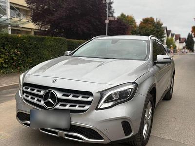 Mercedes GLA220