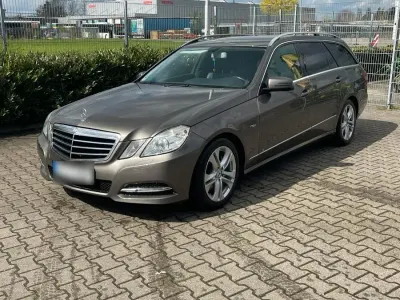 Gebraucht Mercedes E250 204 PS (150 kW) 2011 Andere farben Kombi