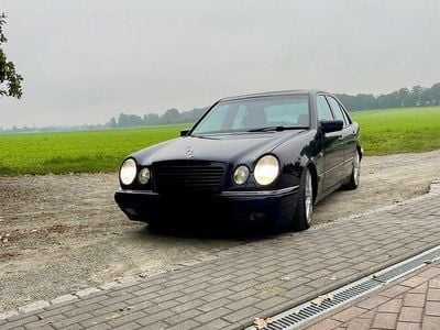 Mercedes E200