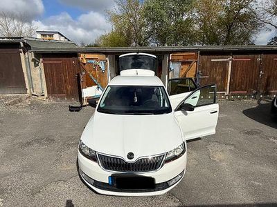 Usata Skoda Rapid Active 105 CV (77 kW) 2014 Bianco Utilitaria