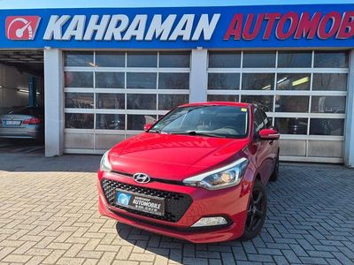Gebraucht Hyundai i20 Passion 75 PS (55 kW) 2017 Rot Limousine