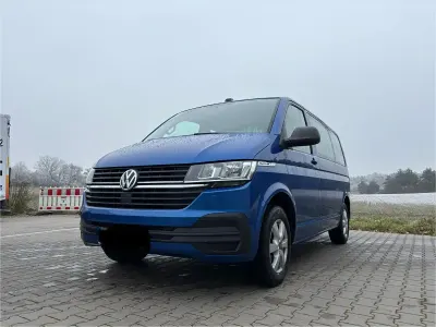 Second-hand VW Multivan 150 CP (110 kW) 2021 Albastru Monovolum
