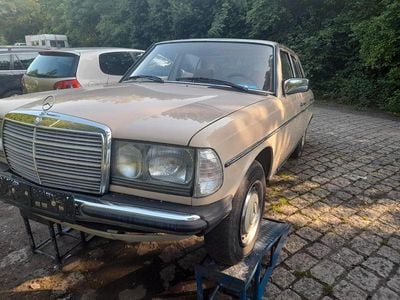 Beige Gebraucht 1984 Mercedes 240 Limousine | 6.900 €