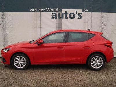 Używany Seat Leon Style 116 KM (85 kW) 2022 Czerwony Sedan/Limuzyna