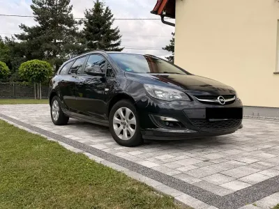 Gebraucht Opel Astra Edition 136 PS (100 kW) 2015 Schwarz Kombi