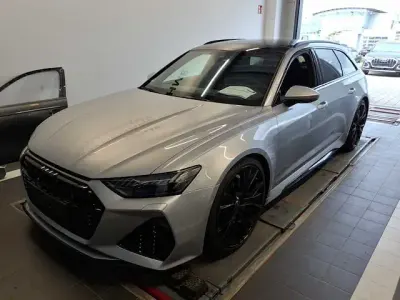 Używany Audi RS6 Performance 630 KM (463 kW) 2025 Srebrny Kombi