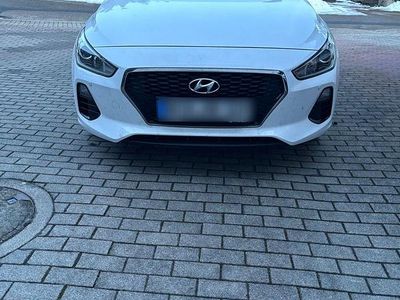 Weiß Gebraucht 2017 Hyundai i30 Select Kleinwagen | 9.500 € (Fairer Preis)
