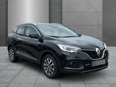 Gebraucht Renault Kadjar Zen 140 PS (102 kW) 2021 Schwarz metallic SUV