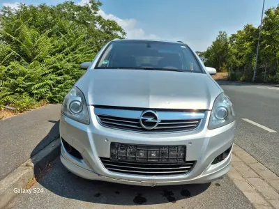 Gebraucht Opel Zafira Innovation 140 PS (102 kW) 2009 Silber Van / Kleinbus
